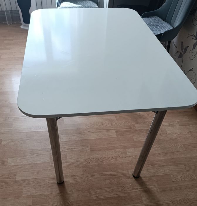 Продам кухонный стол