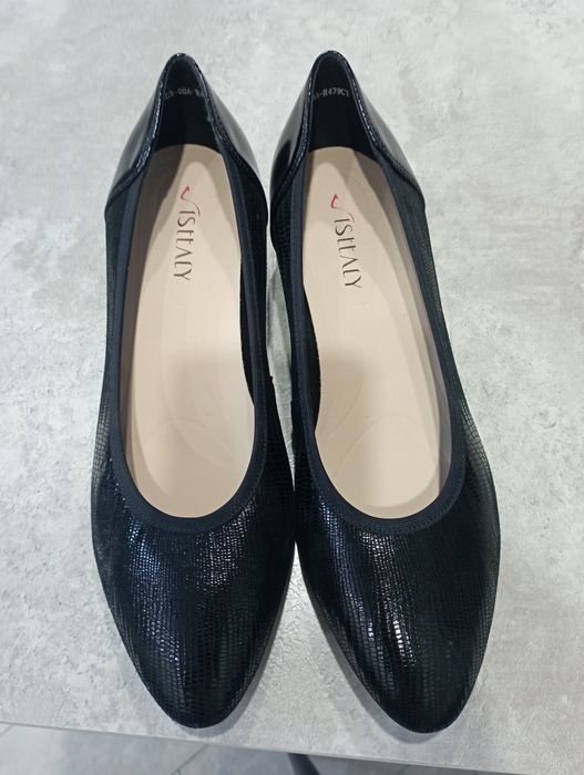 Продам женские туфли.