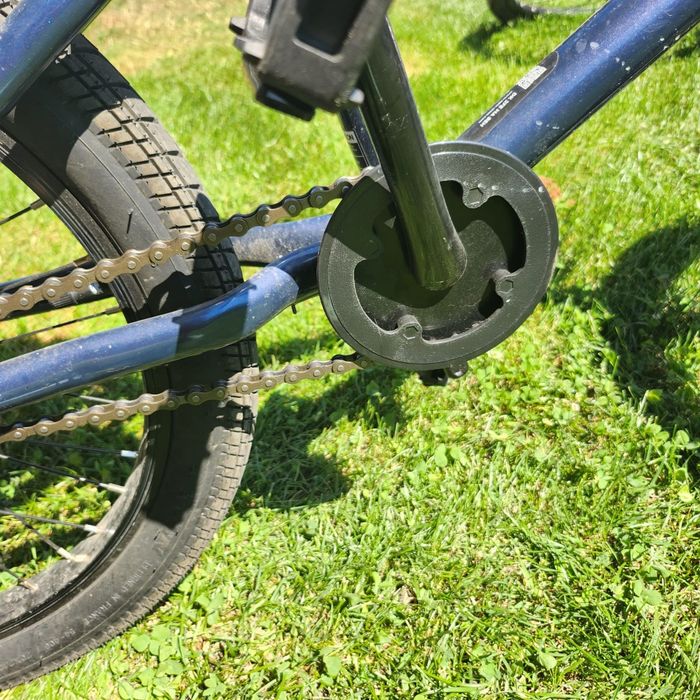 Bicicleta BMX aproape noua