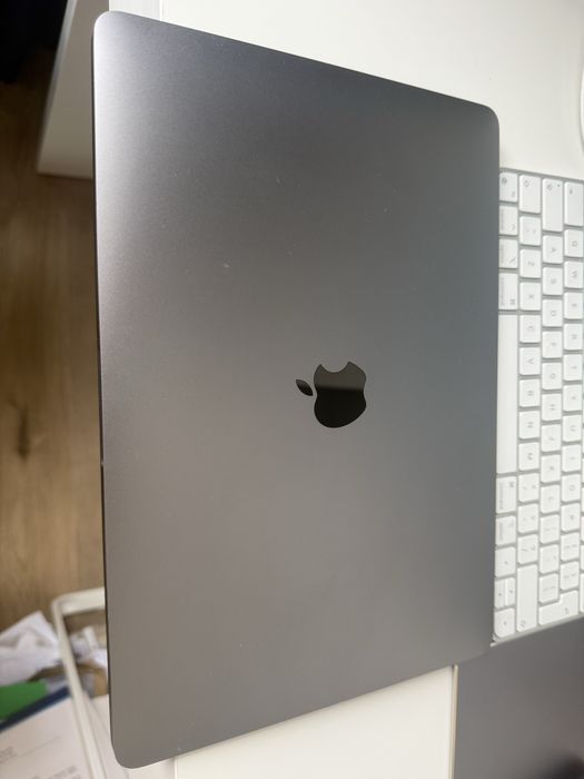 MacBook Pro 13" 2018 Touch Bar, i5 2.3GHz, 8GB RAM, 256GB SSD, Space Gray