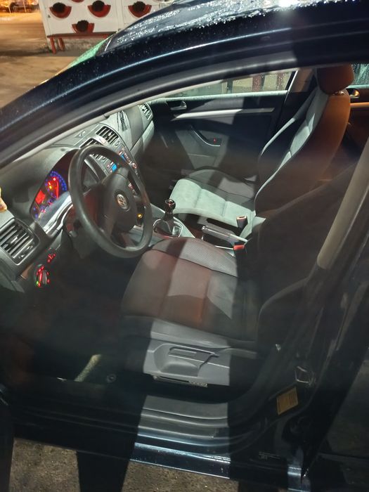 Vând golf 5 anul 2006