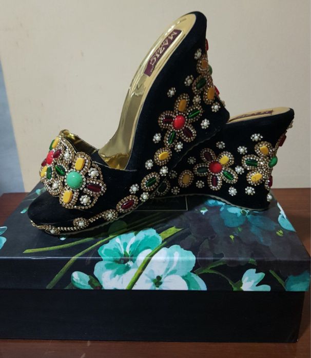 обув Нарядный тапочка