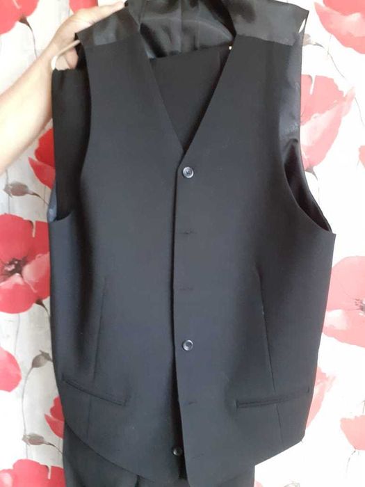 Продам костюм тройку