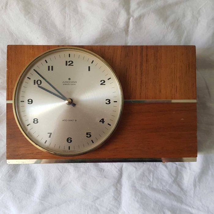 Ceas Junghans electronic Ato-Mat  Desk clock Teak wood  60s Midcentury