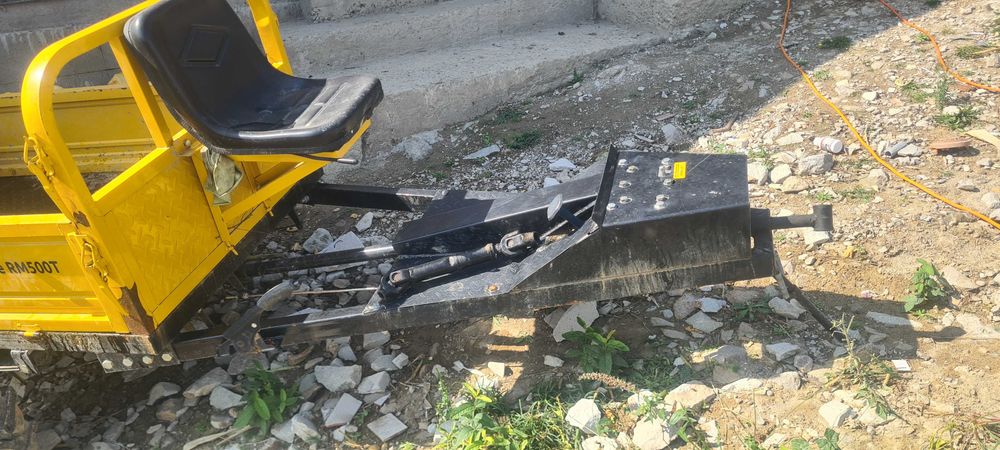 Vând motocultor 11cp  4x4 pe motorina pornire electrica și demarou cu remorca și accesorii