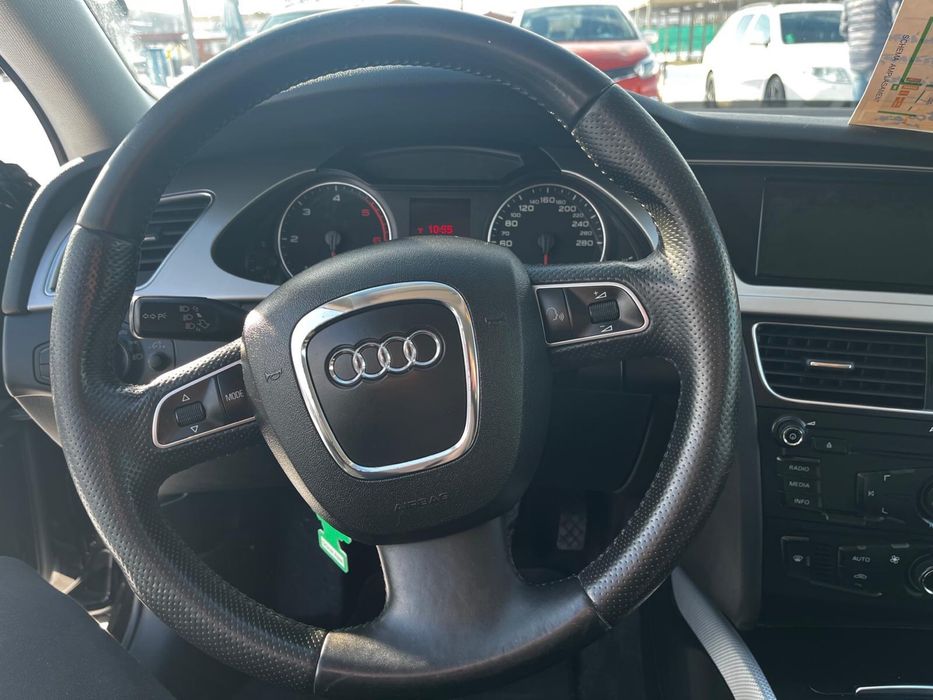 Vand Audi A4 negru