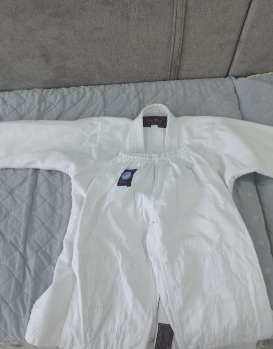 Продам кимоно в хорошем состоянии