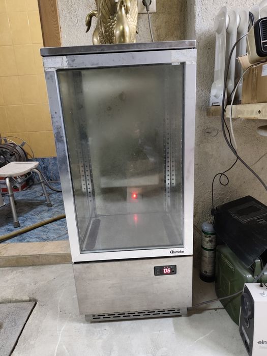 Хладилна витрина