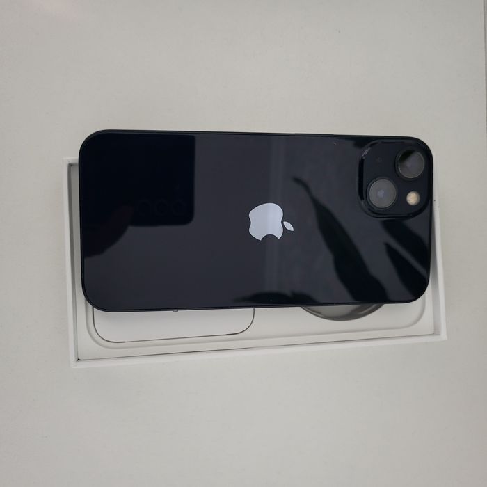Продам Iphone 13