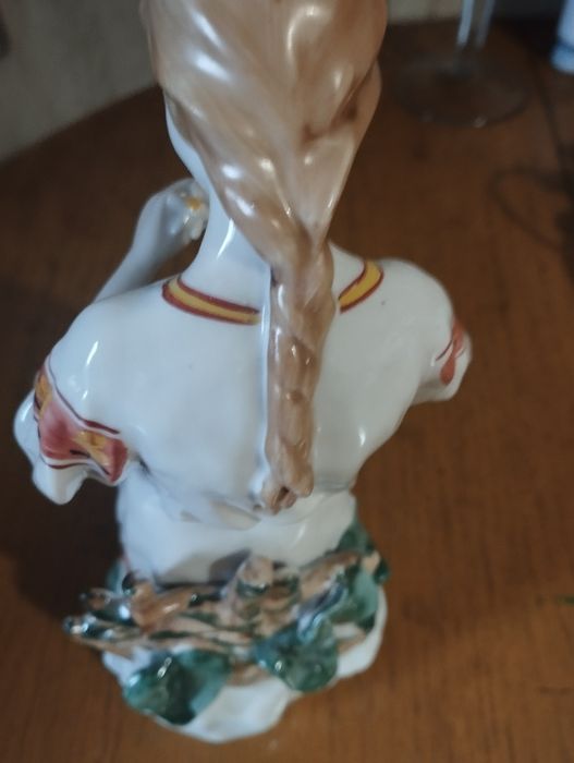 Статуэтка Девушка с ромашкой.Гадание