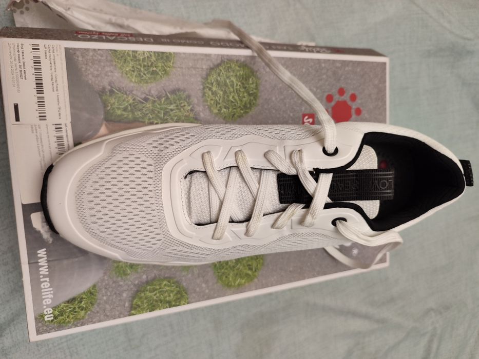 Продам кроссовки летние