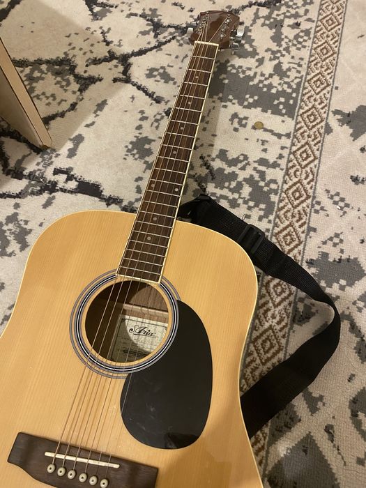 Гитара акустическая