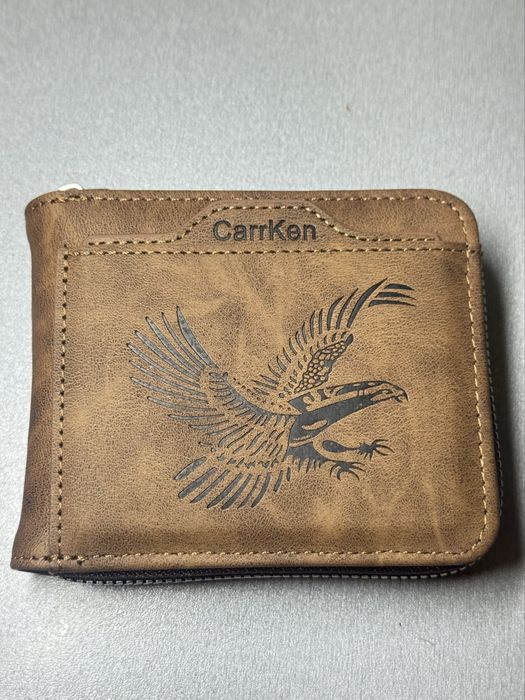 Нов мъжки портфейл CarrKen с цип – стилен кожен дизайн