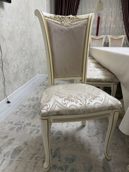 Стол стулья в хорошем состоянии