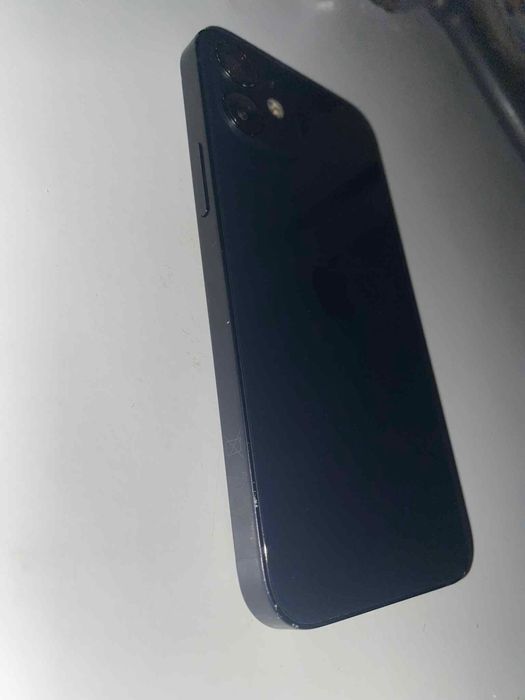 iPhone 12 mini почти чисто нов ползван е 2месеца