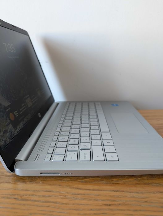Laptop HP 14s Argintiu | i3 Gen 11 | 8GB RAM | SSD | Win 11 Pro + Office Activat | Baterie 100% | Ideal pentru Școală și Studenți | + Mouse Cadou