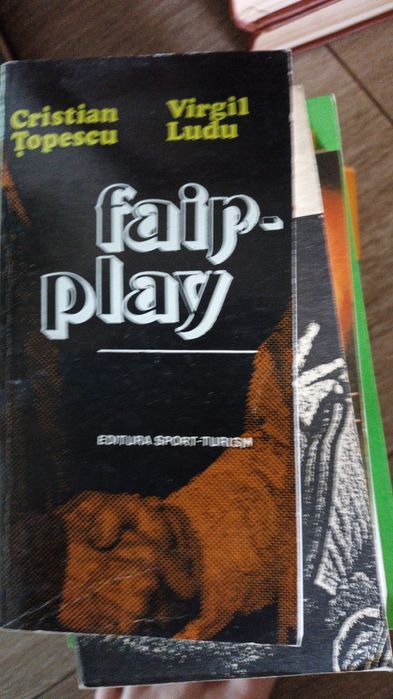 Vand 6 carti categoria sport