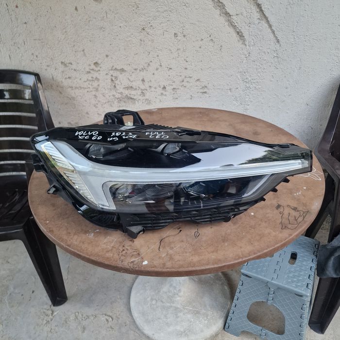 Volvo XC60 2021 ляв и десен фар