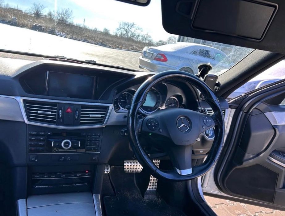 Mercedes E-Class AMG на части