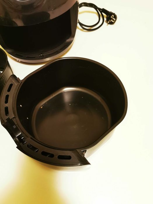 Friteuza cu aer cald