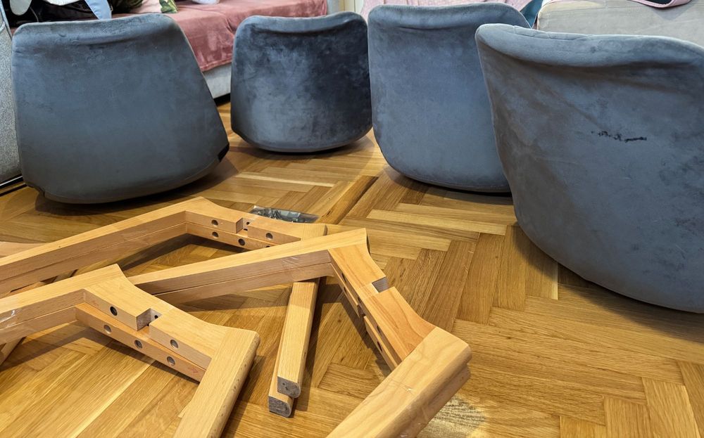 Столове трапезни - 4 сиви с дървени крака