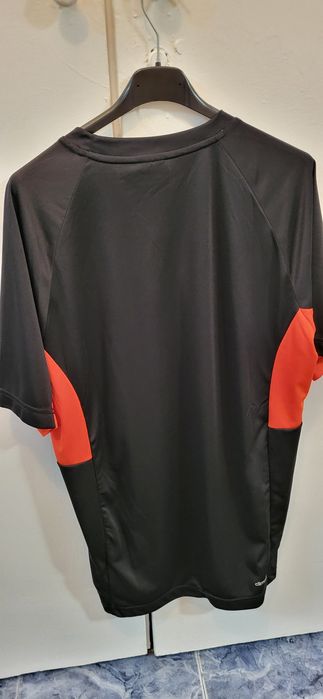 Vand tricou Adidas. Pret fix, predare personala!