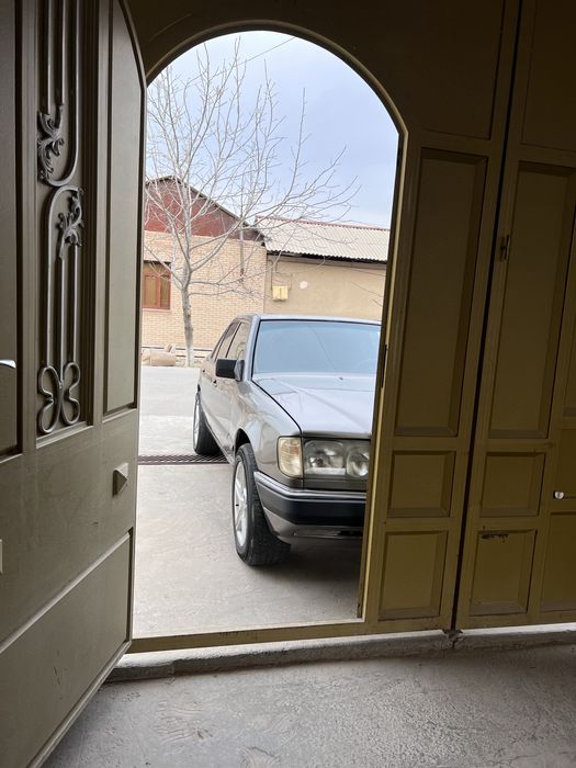 Mersedes Benz Daimler Benz W124! Легенда!