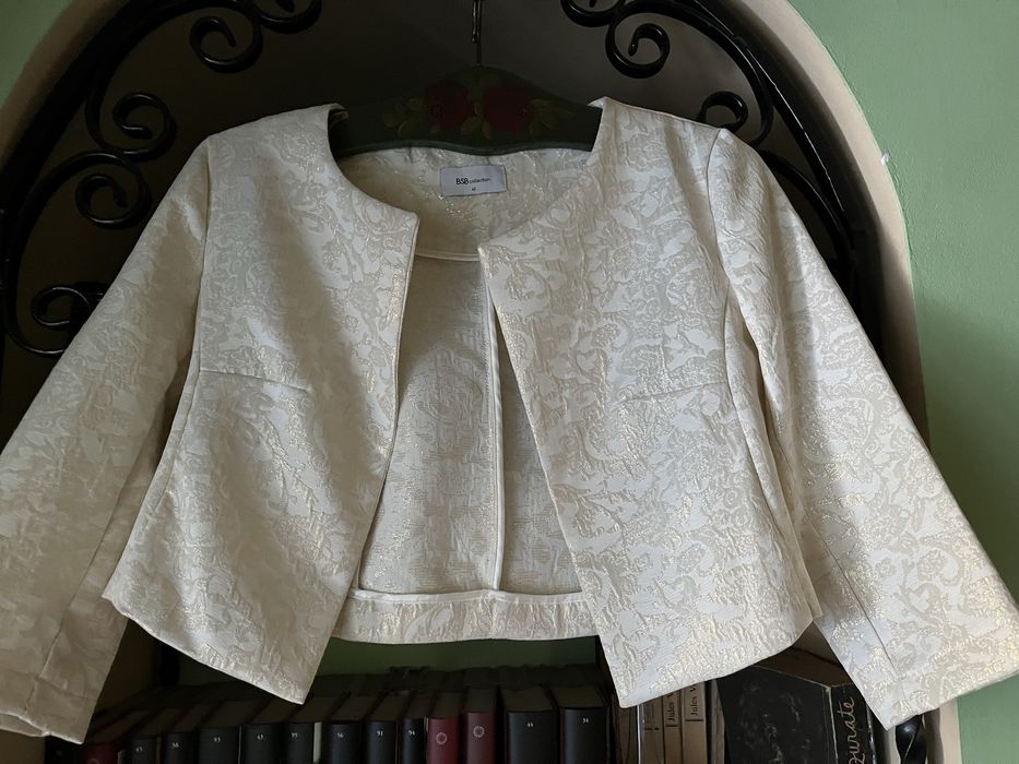 Vand costum dama ocazie