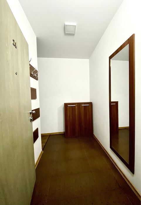 Inchiriez apartament cu 2 camere, cu parcare