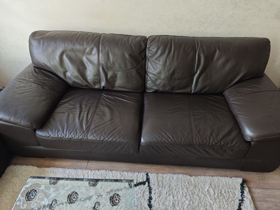 Два броя дивани естественна кожа.