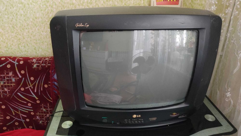 Телевизор LG (рабочий) + тюнер + 2 пульта