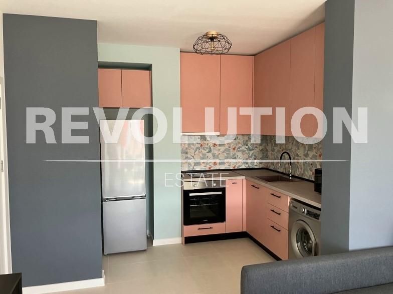 Дава се под наем Двустаен апартамент в Варна, Център - 66 кв.м за 677.79 € - Снимка #1