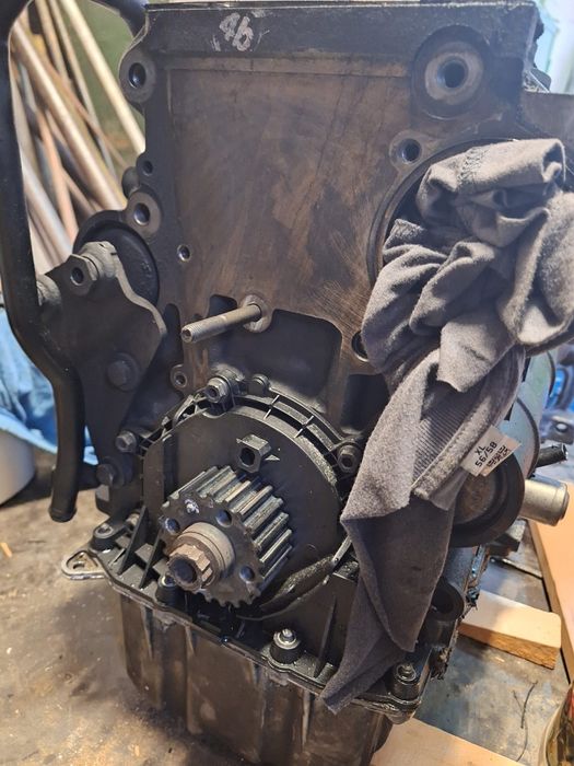 Chiuloasa, bloc motor, capac tacheti