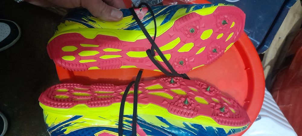 New Balance  cu crampoane fier 47