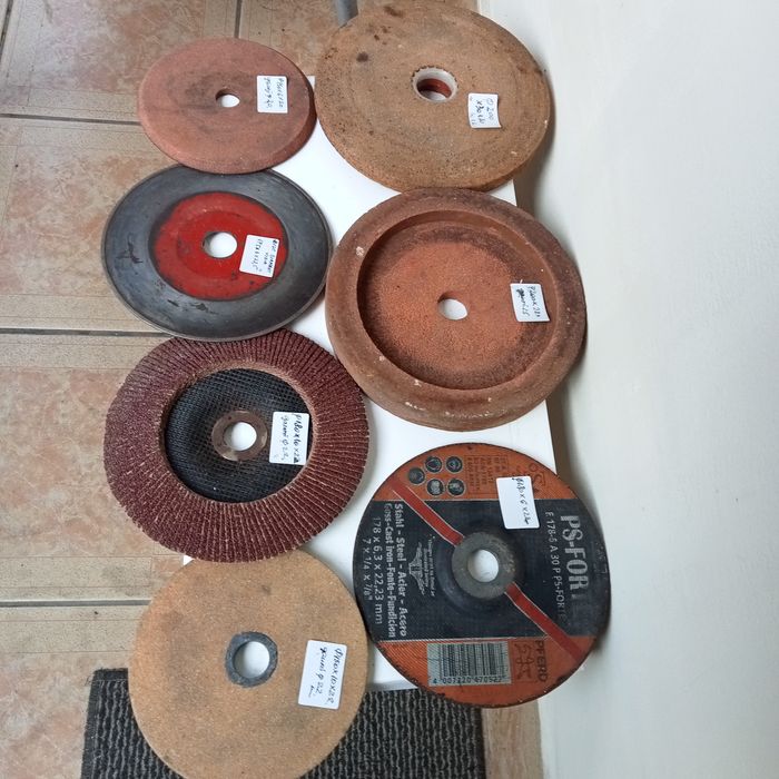 Pietre polizat, șlefuit, debitat