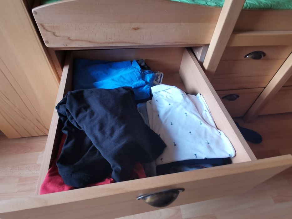 Vând pat copii suprapus lemn masiv