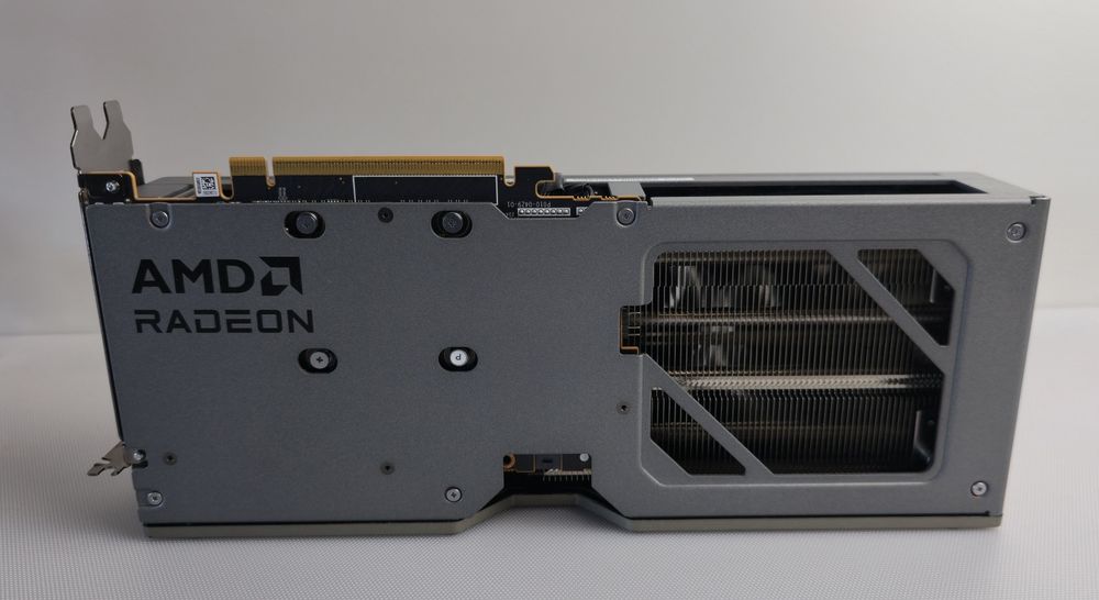 Видео карта Sapphire Nitro+ RX 9060 XT, 16GB GDDR6 AMD Radeon