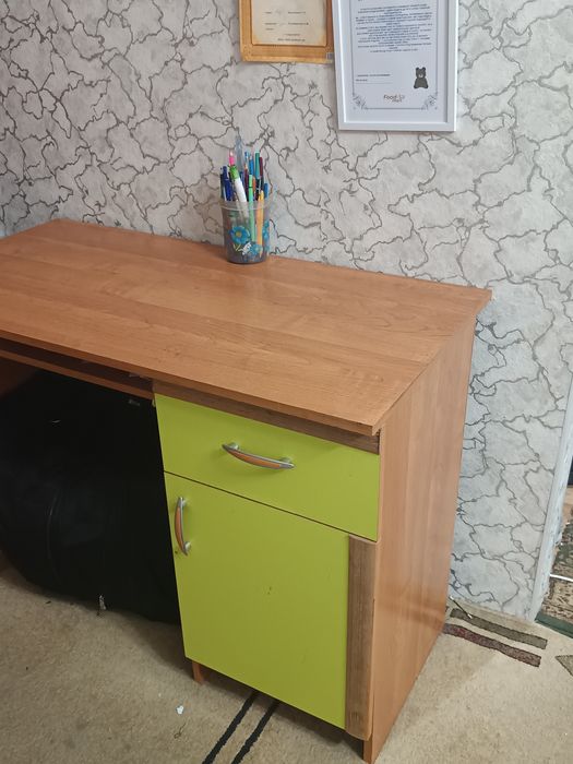 Продам школьный стол для учебы