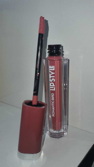 Матовая помада VelVet