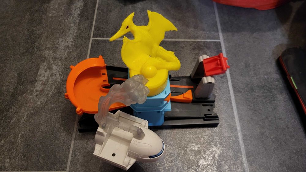 HotWheels гараж за колички и писти