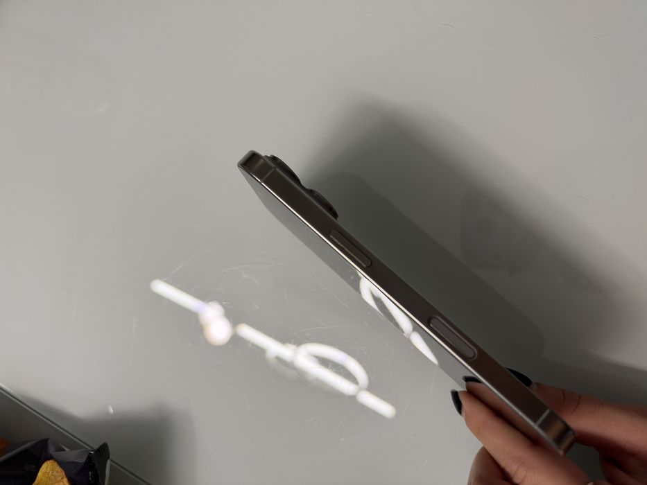 Vand Iphone 16 pro, utilizat