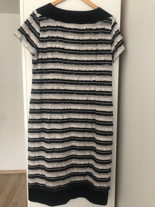 Costum femei mărimea 50 format din rochie cu maneca scurta și sacou