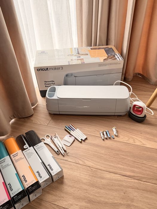 Cricut make 3 + cricut easypress mini + accesorii cadou