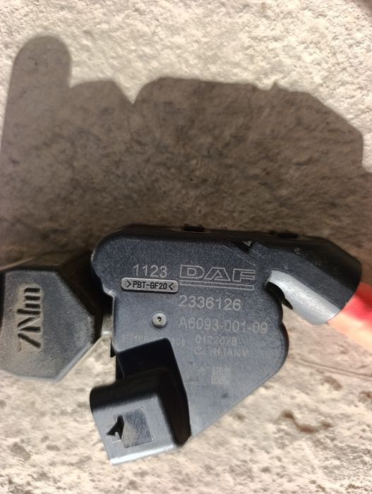 Датчик температурный, кислородный и перемичка аккумулятора.даф106