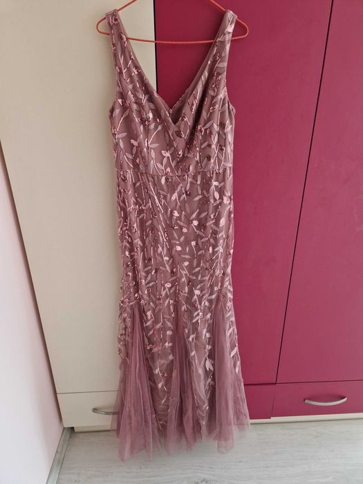 Официална рокля .