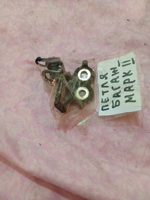 Петля багажника Тоета Марк2