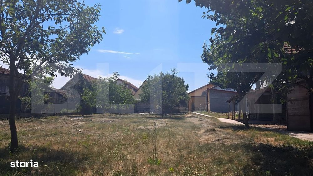Casa 500 mp, spatiu comercial 122 mp, teren  7900mp - Botiz