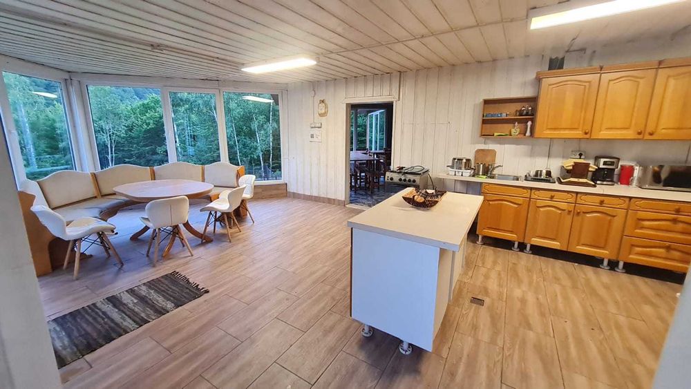 Afacere la cheie - Cabana Floare de stanca din muntii Retezat