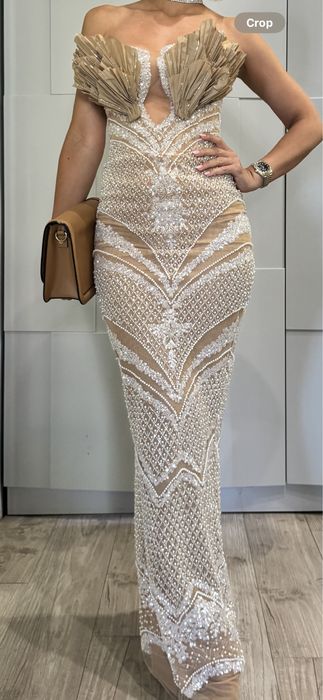 Дълга официална рокля с гол ефект в бяло и бежово