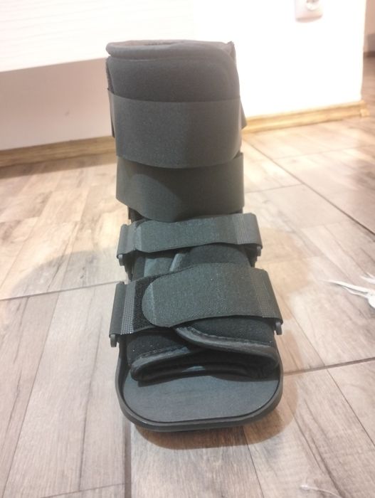 Vând orteză de gleznă,este ca și nouă,a fost doar probată!